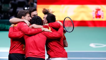 BOLOGNA (Italy), 22/11/2025.- Players of Spain celebrate after winning the doubles match against Kevin Krawietz and Tim Puetz of Germany during the semi final of the Davis Cup 2025 Final 8 at Fiere Exhibition Centre in Bologna Italy, 22 November 2025. (Tenis, Alemania, Italia, España) EFE/EPA/SERENA CAMPANINI