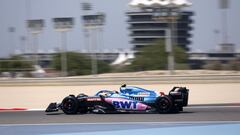 Esteban Ocon durante los test de pretemporada de 2022 en Bahréin.