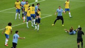 Osses acertó al pitar el penalti de David Luiz a Lugano