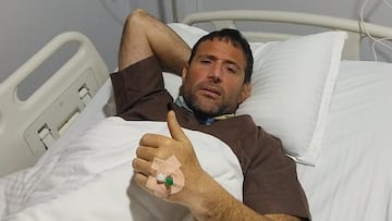 Alex Txikon, tras ser operado en Katmandú.