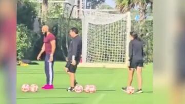 Parece que Yassine Cheuko ya le aprendió algo a Messi, ya que fue visto en el entrenamiento de Inter Miami jugando a la pelota.