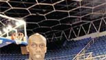 <b>DEFENSA.</B> Bennett cree que el partido ante el Barcelona "será de pocos puntos".