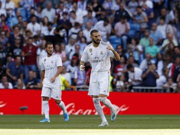 Real Madrid 1-0 Granada | Justo despu¨¦s de una jugada de ataque del Granada, el Madrid sali¨® r¨¢pido y Bale la puso desde la derecha, con el exterior de la bota, para que Benzema rematase a gol desde dentro del ¨¢rea.