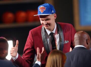 Kristaps Porzingis seleccionado en cuarto lugar por los New York Knicks en la primera ronda del sorteo de la NBA 2015