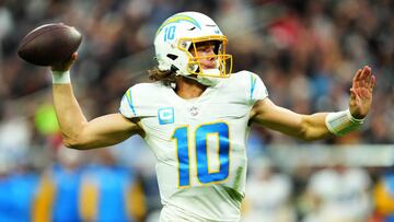 LAS VEGAS, NEVADA - DECEMBER 04: Justin Herbert #10 of the Los Angeles Chargers throws a pass in the second quarter of a game against the Las Vegas Raiders at Allegiant Stadium on December 04, 2022 in Las Vegas, Nevada. (Photo by Chris Unger/Getty Images)