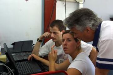 Mar¨ªa de Villota junto a su padre Emilio.