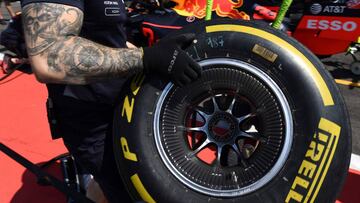 A Red Bull Racing F1 technician holds a medium Pirelli F1 tyre ahead of the third practice session at the Circuit Paul Ricard in Le Castellet, southern France, on June 22, 2019, ahead of the Formula One Grand Prix de France. (Photo by Boris HORVAT / AFP)