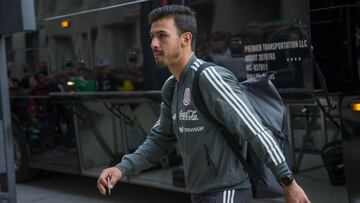 Foto durante la llegada de la Selecci&oacute;n de M&eacute;xico a su hotel de Concentracion Westin Dallas Downtown previo al partido contra Croacia, en la foto: Oswaldo Alan&iacute;s
 
 
 25/03/18/Mexsport/CRISTIAN DE MARCHENA.
 