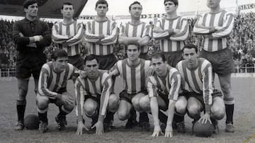 30-07-25. ALINEACIÓN DEL SPORTING DE LA TEMPORADA 66-67. DE PIE Y DESDE LA IZDA.: GARCÍA CUERVO, CÁRDENAS, ALONSO, URIBE, VALDÉS, PUENTE; MONTES, POCHOLO, SOLABARRIETA, NOVOA Y AMENGUAL.
