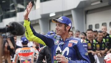 FAZ03. Sepang (Malaysia), 03/11/2018.- Italian MotoGP rider Valentino Rossi of Movistar Yamaha reacts after ther qualifying session of the Motorcycling Grand Prix of Malaysia 2018 in Sepang International Circuit, outside Kuala Lumpur, Malaysia, 03 Novembe