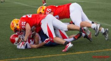 Tras empezar perdiendo 0-14, Osos acabo pasando por encima de Valencia Giants con un gran partido de QB Blar Black (3 pases de TD y 1 touchdown de carrera).