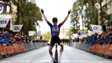 Vollering se lleva el primer jersey naranja