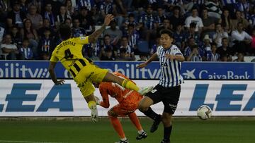 Taichi Hara ante el Oviedo