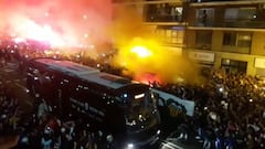El tremendo ambiente en la llegada del Valencia