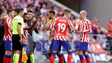 MADRID, SPAIN - OCTOBER 8: Thomas Lemar of Atletico Madrid Matheus Cunha of Atletico Madrid Antoine Griezmann of Atletico Madrid Alvaro Morata of Atletico Madrid Saul Niguez of Atletico Madrid coach Diego Pablo Simeone of Atletico Madrid  during the La Liga Santander  match between Atletico Madrid v Girona at the Estadio Civitas Metropolitano on October 8, 2022 in Madrid Spain (Photo by David S. Bustamante/Soccrates/Getty Images)