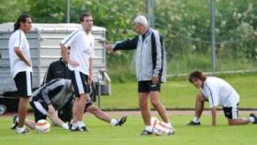 <b>TRABAJO DURO. </b>El argentino quiere tener tiempo en la pretemporada para 'cargar las baterias' de sus futbolistas.