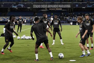 Los jugadores del Real Madrid, durante su entrenamiento en el estadio Diego Armando Maradona.
