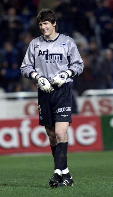 Tras no triunfar en Barcelona, Dutruel fue traspasado al Alavés en 2002, donde fue titular indiscutible en su única temporada en el Alavés.