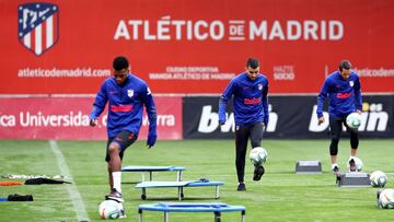 Lemar y Correa, en primer plano, en un entrenamiento del Atlético.