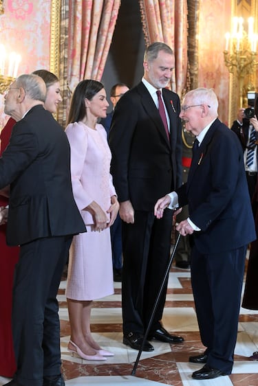 La Princesa Leonor, la Reina Letizia, Victor García de la Concha y el Rey Felipe durante la recepción celebrada tras la imposición del Toisón de Oro en el Palacio Real.