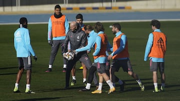 Zidane con los jugadores.
