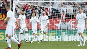 Los jugadores del Real Madrid tras caer derrotados ante el Girona en Montilivi.