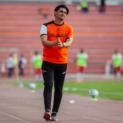 Técnico encara y casi llega a los golpes con aficionados en Liga Expansión