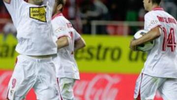 La fuerza de Negredo empuja al Sevilla a puestos europeos