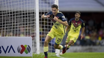 Mauro Lainez festeja un gol con el Am&eacute;rica