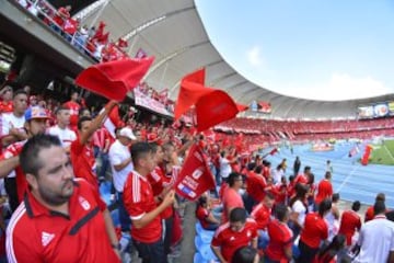 •	América descendió en 2011 y luego en 2016 logró el ascenso.
•	En este estadio América ganó su último título en Primera división en 2008.
•	Recibió cinco finales de Copa Libertadores: Una del Deportivo Cali en 1999 y cuatro de América en 1985, 1986, 1987 y 1996.
