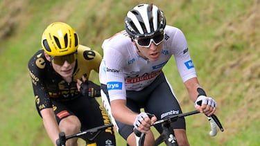 Vingegaard, a rueda de Pogacar en el descenso de Jaizkibel.