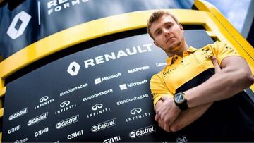 Sergei Sirotkin con los colores de Renault.