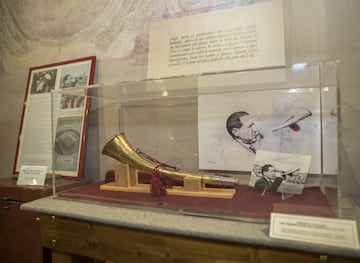 El museo del Torino está en Grugliasco, a las afueras de Turín. Es una joya y son los voluntarios los que lo mantienen en pie. Ocupa una gran mansión y en las dos plantas uno se hace a la idea de lo que es este club. 