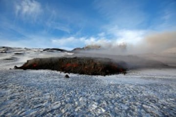 La lava del Etna, en contacto con la nieve, se solidifica rápidamente
