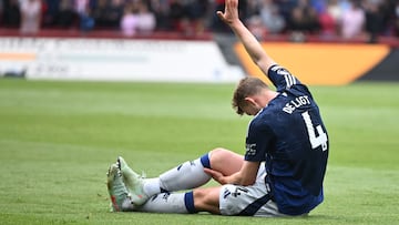 Manchester United's Dutch defender #04 Matthijs de Ligt reacts to picking up an injury during the English Premier League football match between Brentford and Manchester United at the Gtech Community Stadium in London on May 4, 2025. (Photo by JUSTIN TALLIS / AFP) / RESTRICTED TO EDITORIAL USE. No use with unauthorized audio, video, data, fixture lists, club/league logos or 'live' services. Online in-match use limited to 120 images. An additional 40 images may be used in extra time. No video emulation. Social media in-match use limited to 120 images. An additional 40 images may be used in extra time. No use in betting publications, games or single club/league/player publications. /