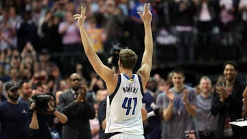 DALLAS, TX - MARCH 07: Dirk Nowitzki #41 of the Dallas Mavericks celebrates after scoring his 30,000 career point in the second quarter against the Los Angeles Lakers at American Airlines Center on March 7, 2017 in Dallas, Texas. NOTE TO USER: User expressly acknowledges and agrees that, by downloading and/or using this photograph, user is consenting to the terms and conditions of the Getty Images License Agreement. Ronald Martinez/Getty Images/AFP
== FOR NEWSPAPERS, INTERNET, TELCOS & TELEVISION USE ONLY ==