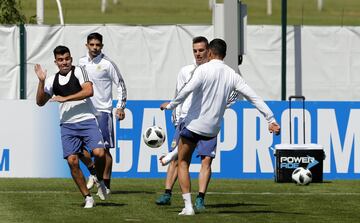 Argentina entrena antes de su debut en el Mundial