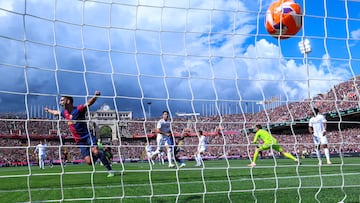 A pulsating El Clásico at the Olympic Stadium in Barcelona saw the Catalan side edge out Real Madrid.