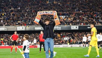 Silva, con lona en Mestalla: “Mi familia y yo somos valencianistas a muerte”