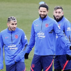 Simeone ya prueba once para el Betis con siete ausencias