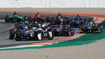 Simulación de carrera de la Fórmula E durante los test de Valencia.