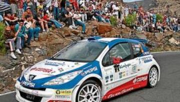 <b>CON PEUGEOT. </b>Luis Monzón, en un rally del Nacional.