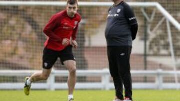 Marcelo Bielsa junto a Fernando Amorebieta