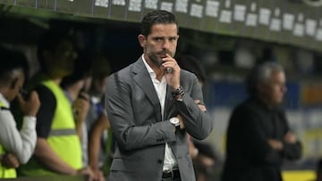 Boca Juniors' coach Fernando Gago gestures during the Copa Libertadores qualification second round second leg football match between Argentina's Boca Juniors and Peru's Alianza Lima at the Alberto J. Armando "La Bombonera" stadium in Buenos Aires on February 25, 2025. (Photo by JUAN MABROMATA / AFP)