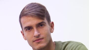 El centrocampista Denis Su&aacute;rez posa para AS en las instalaciones del Celta en A Madroa.