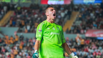 Nahuel Guzman of Tigres during the 10th round match between Necaxa and Tigres UANL as part of the Liga BBVA MX, Torneo Clausura 2025 at Victoria Stadium, on March 01, 2025 in Aguascalientes, Mexico.
