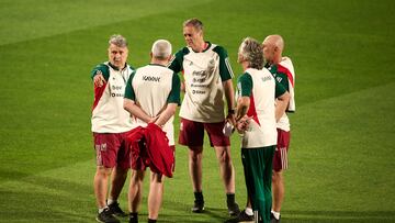  Gerardo Martino head coach and Jorge Theiler Assistant coach during the training of the Mexican National Team (Mexico) prior to their debut against the Poland National Team in Group C of the FIFA World Cup Qatar 2022 at  Al Khor facilities, on November 19, 2022.

<br><br>

Gerardo Martino Director Tecnico y Jorge Theiler Auxiliar Tecnico durante el entrenamiento de la Seleccion Nacional Mexicana (Mexico) previo a su debut contra la Seleccion de Polonia en el Grupo C de la Copa Mundial de la FIFA Catar 2022 el Instalaciones de Al Khor, el 19 de noviembre de 2022.