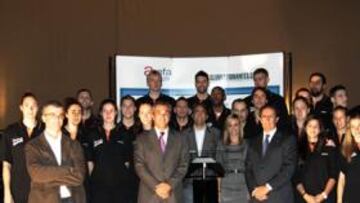 <b>FOTO DE FAMILIA. </b>Los equipos masculino y femenino del Estudiantes.