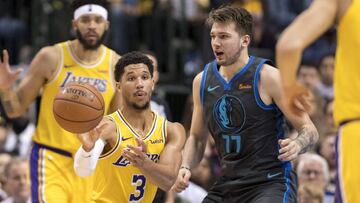 Josh Hart recibe el balón ante Luka Doncic.