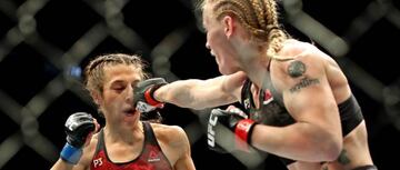 Shevchenko conecta una mano en el rostro de Jedrzejczyk